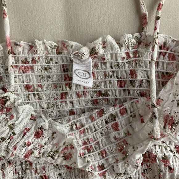 Super cute crop top size small! - Picture 2 of 2